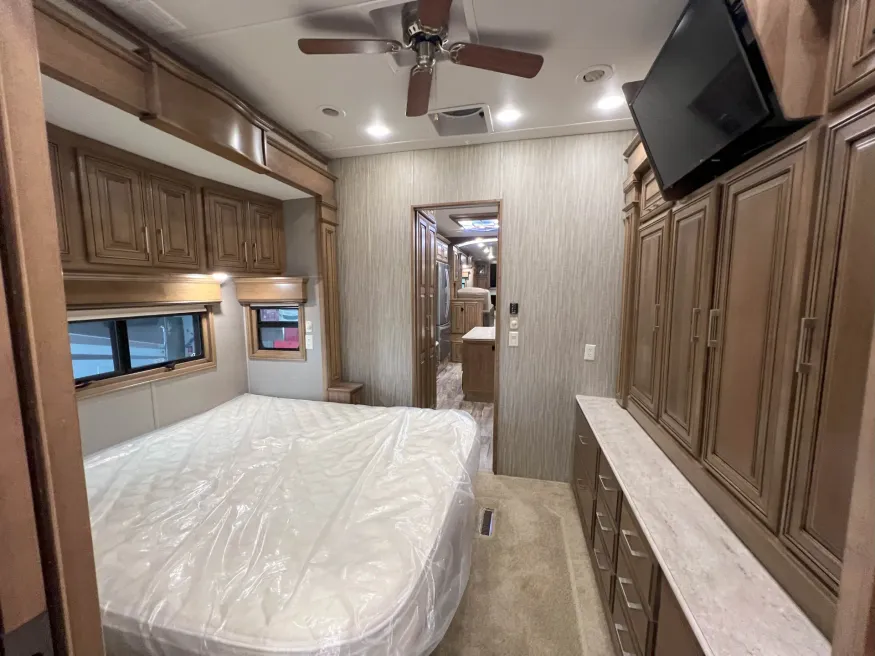 2019 DRV Mobile Suites 44 Nashville | Photo 22 of 26