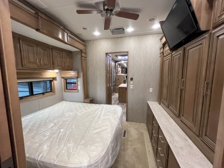 2019 DRV Mobile Suites 44 Nashville | Photo 22 of 26