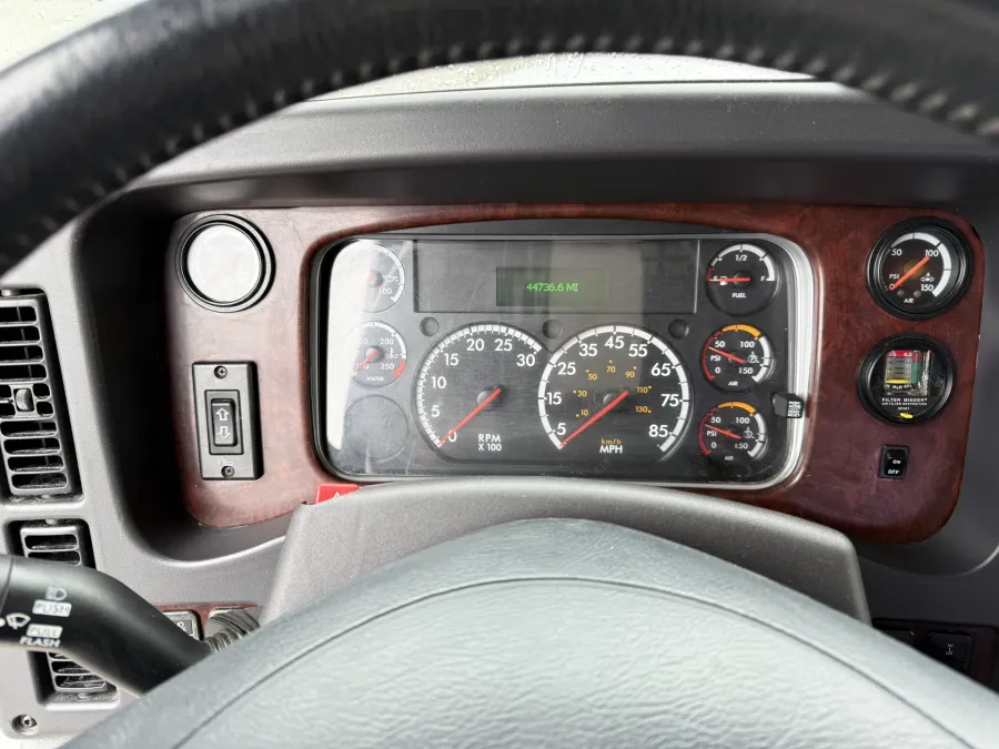2011 Freightliner M2 112 | Photo 7 of 22