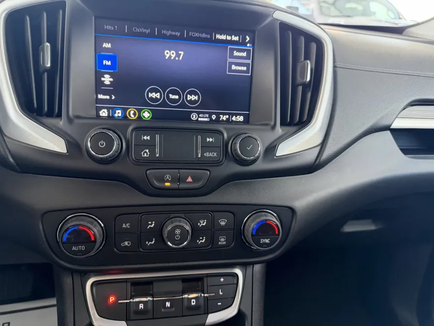 2024 GMC Terrain SLT | Photo 16 of 20