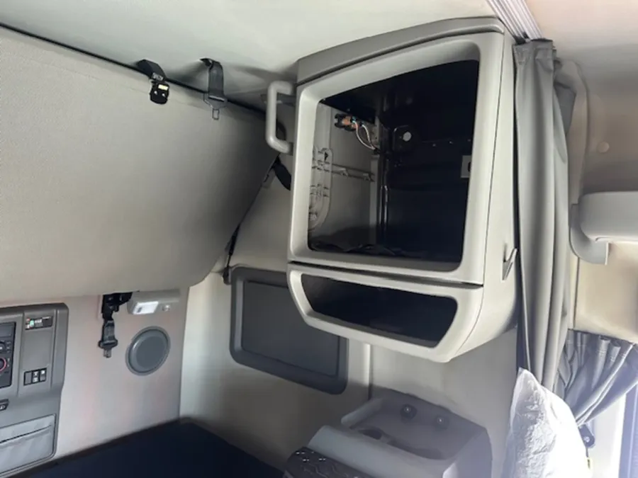 2022 Volvo VNL | Photo 11 of 16