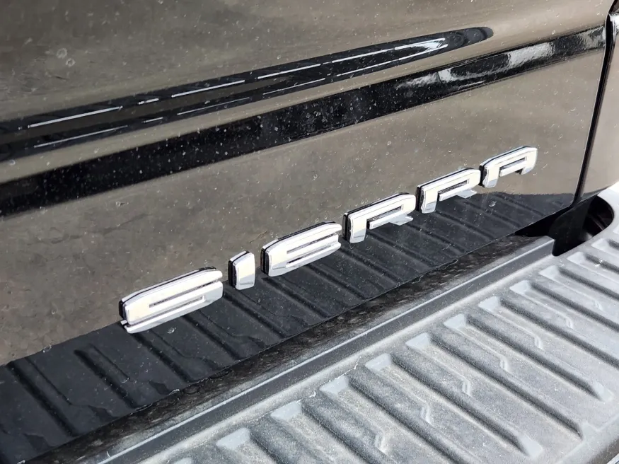 2025 GMC Sierra 1500 Denali Ultimate | Photo 14 of 29