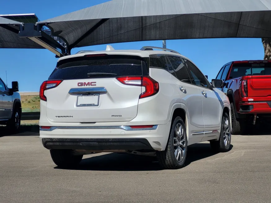 2023 GMC Terrain Denali | Photo 6 of 25