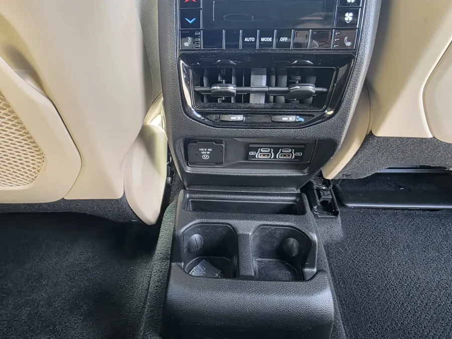 2023 Jeep Grand Cherokee L Limited | Photo 20 of 29