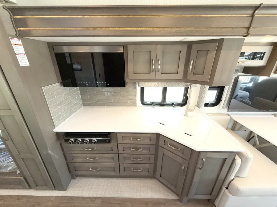 2027 Newmar Bay Star 3640 | Photo 11 of 31