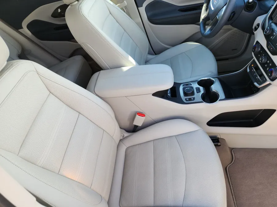 2023 GMC Terrain Denali | Photo 9 of 21