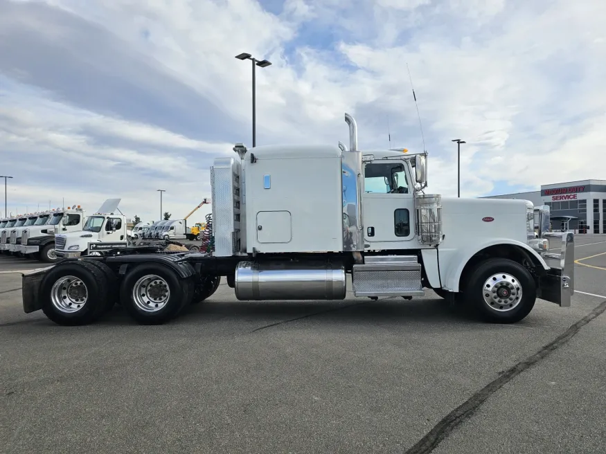 2018 Peterbilt 389 | Photo 5 of 20