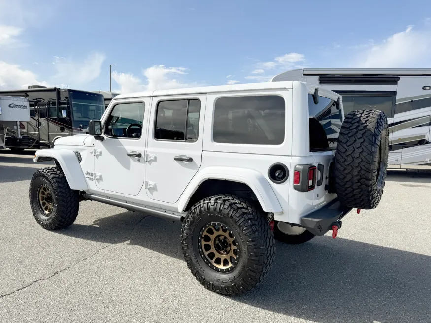 2018 Jeep Wrangler | Photo 12 of 21