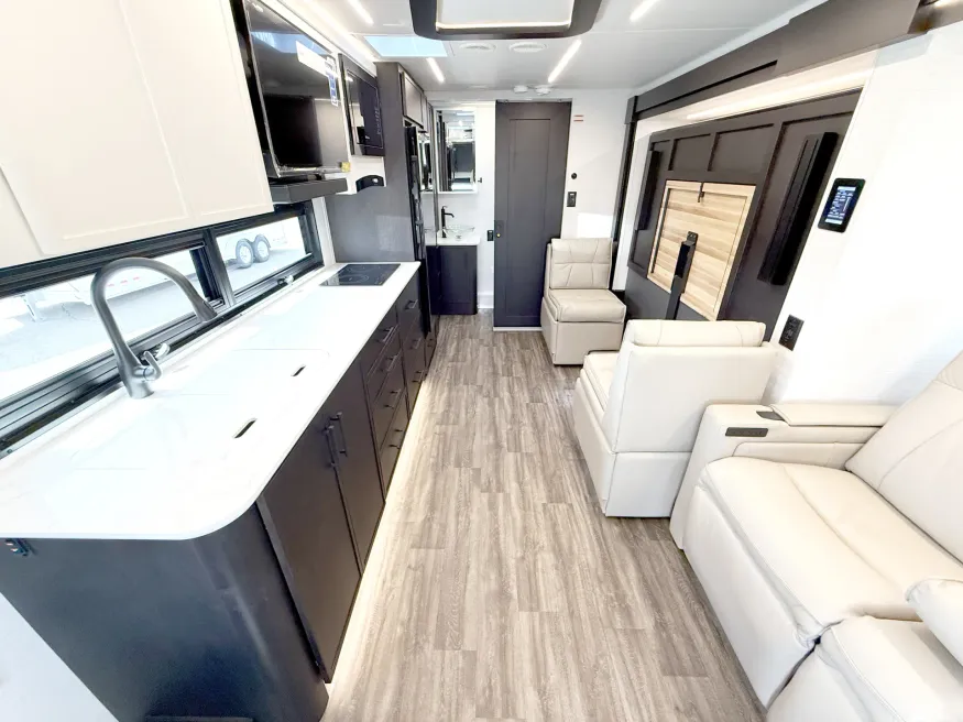 2026 Newmar Freedom Aire 2515 | Photo 5 of 23