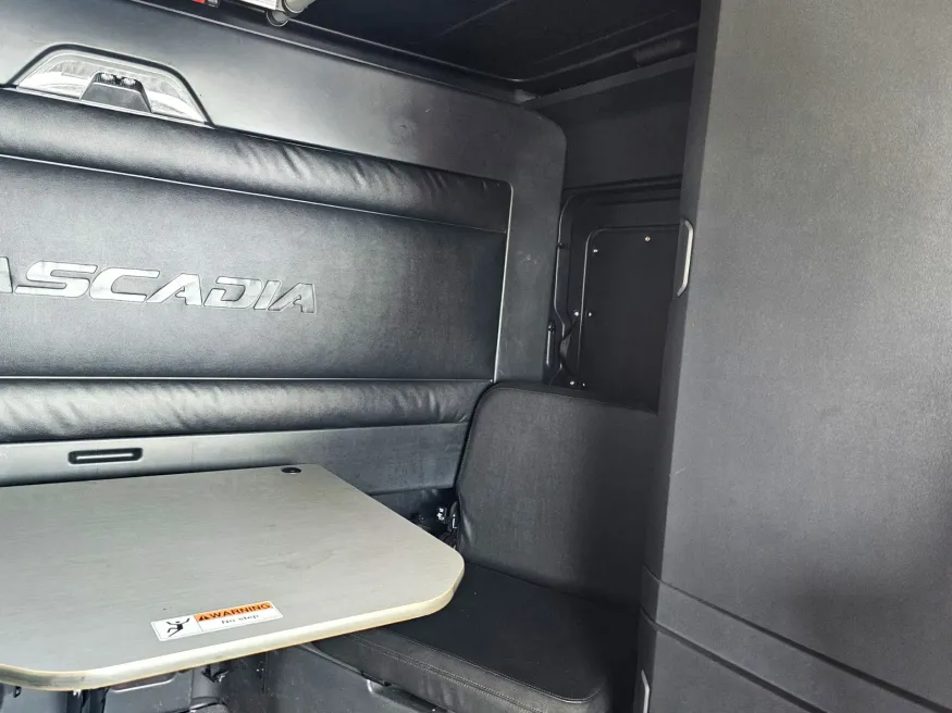 2026 Freightliner PJ126SLP | Photo 17 of 45