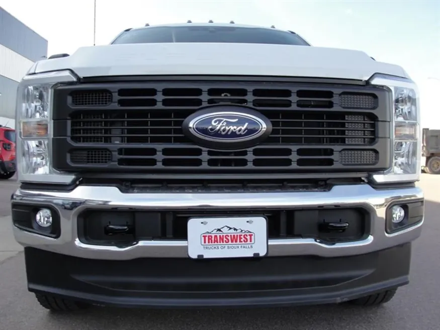 2026 Ford F-350 | Photo 5 of 9