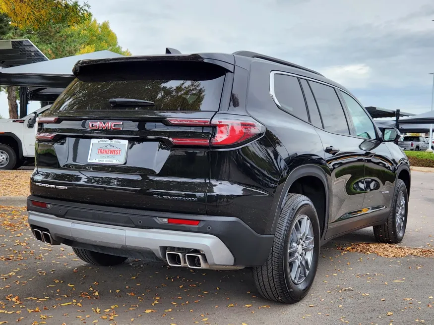 2025 GMC Acadia AWD Elevation | Photo 2 of 29