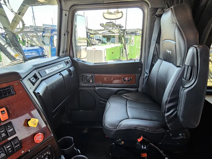 2021 Western Star 4900FA | Photo 10 of 28