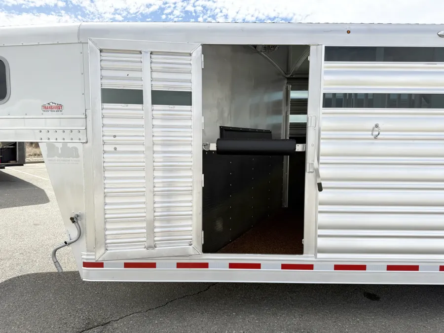 2024 Platinum Coach 4HGN | Photo 14 of 16