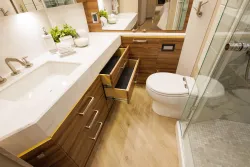 2026 Emerald Luxury Coaches Prevost H3-45 Quad Slide | Thumbnail Photo 18 of 34