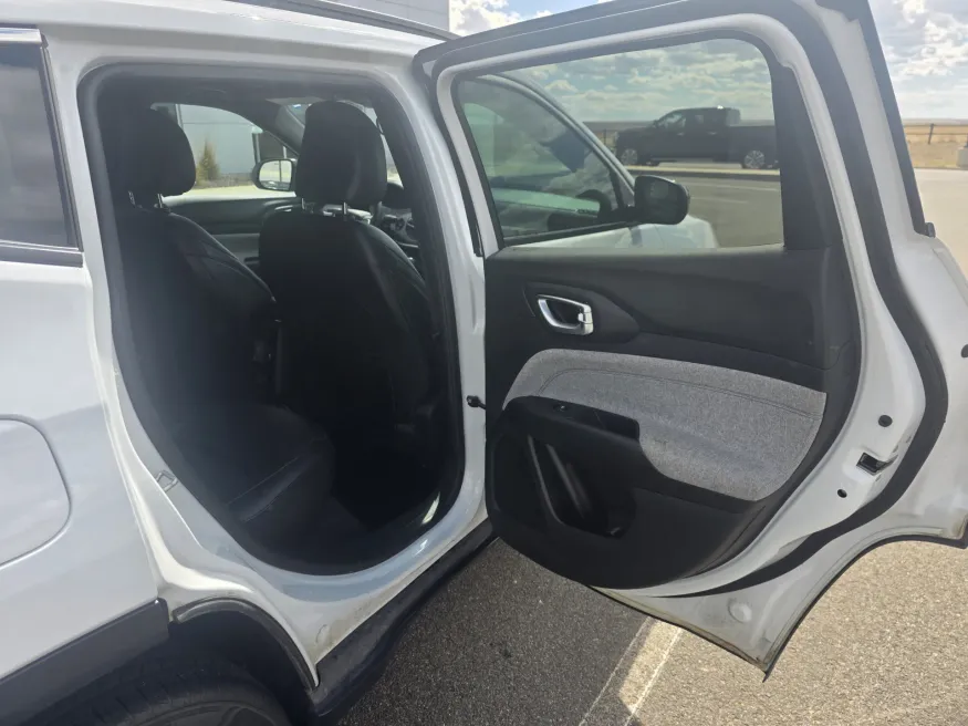 2024 Jeep Compass Latitude | Photo 14 of 21