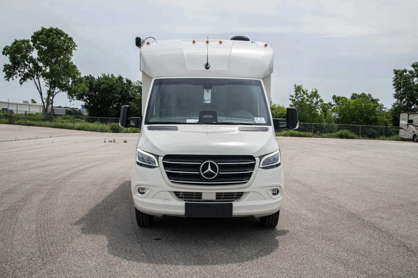 2026 Pleasure-way Plateau XLTW | Photo 5 of 24