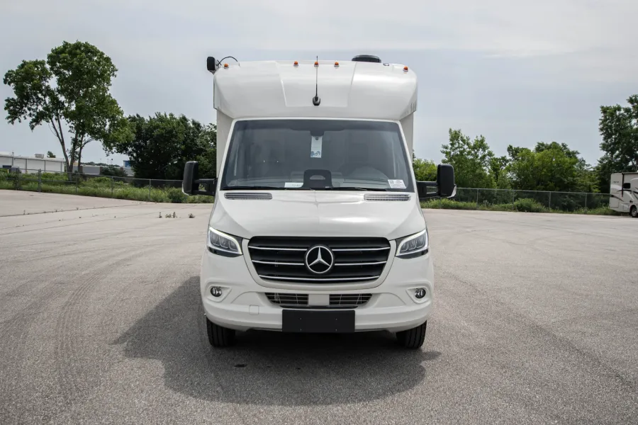 2026 Pleasure-way Plateau XLTW | Photo 5 of 24