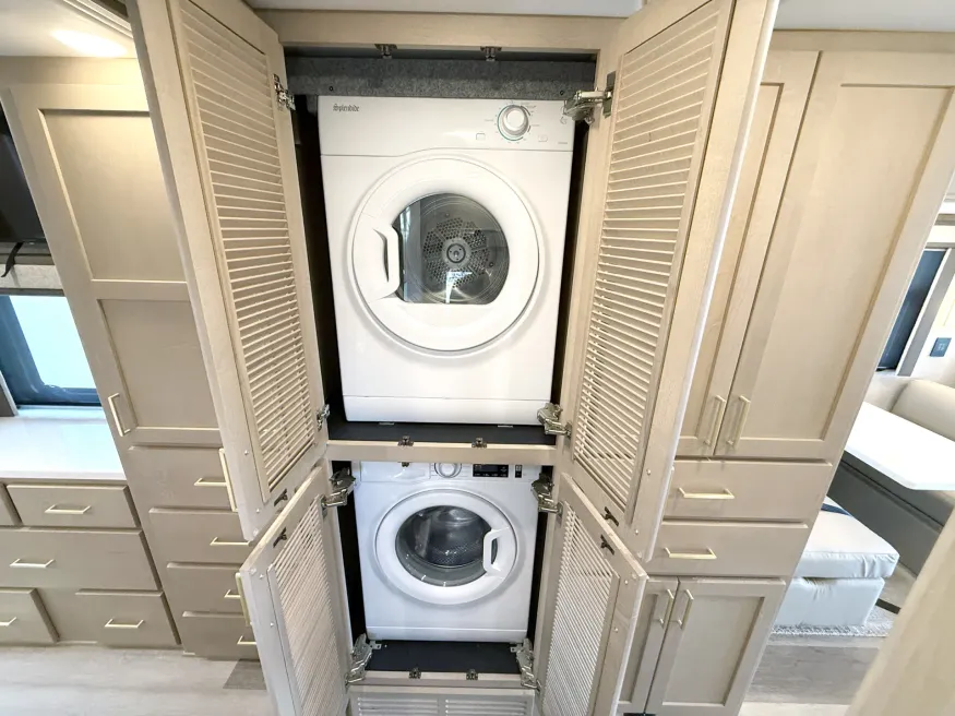 2026 Renegade Valencia 39RB | Photo 13 of 29