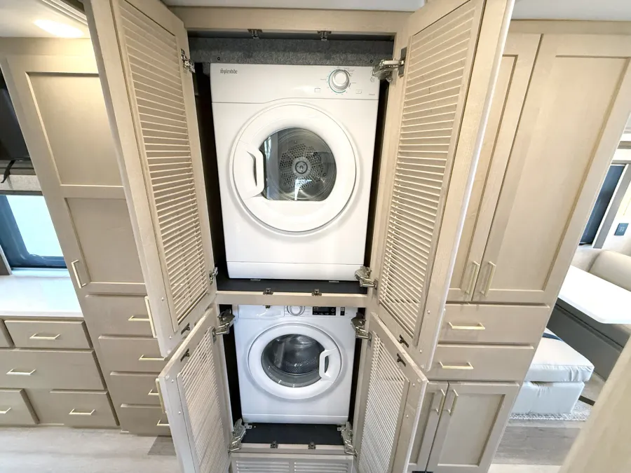 2026 Renegade Valencia 39RB | Photo 13 of 29