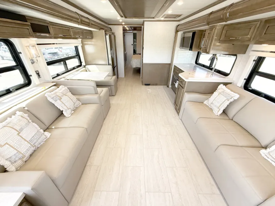 2027 Newmar Ventana 4345 | Photo 5 of 33