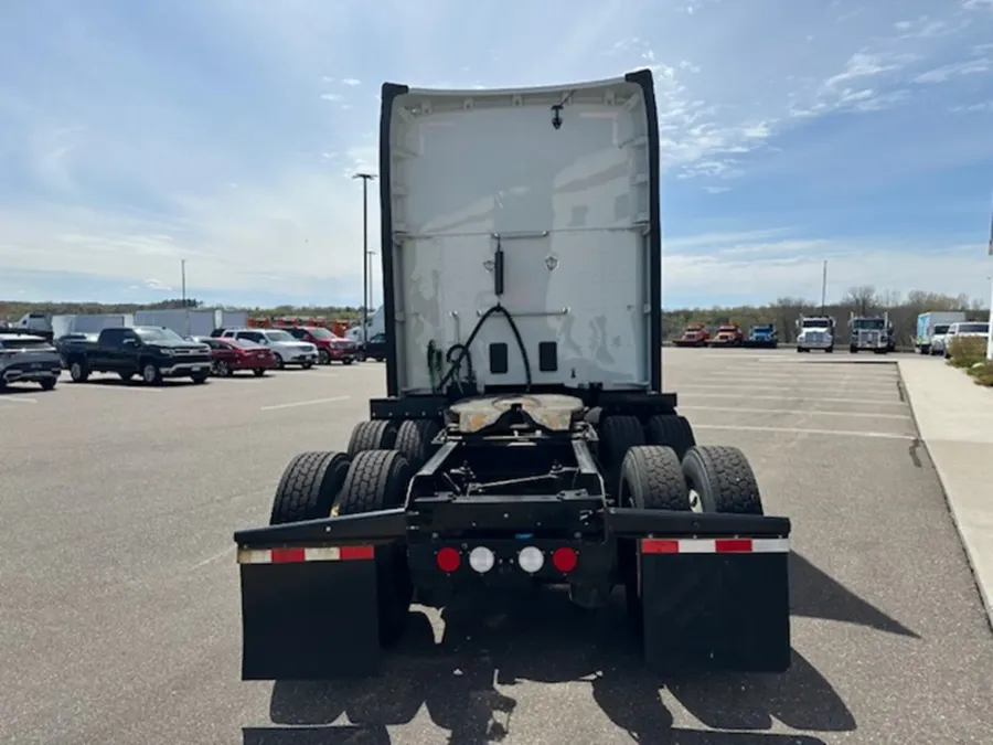 2022 Kenworth T680 | Photo 6 of 15