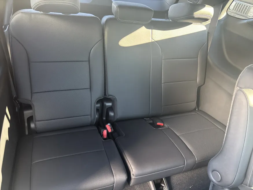 2026 Chevrolet Traverse AWD LT | Photo 10 of 22