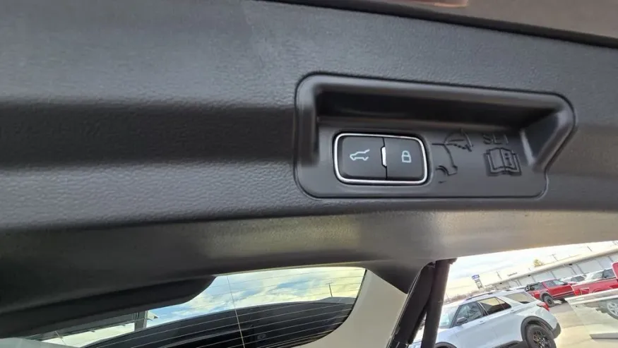 2026 Ford Explorer | Photo 9 of 31