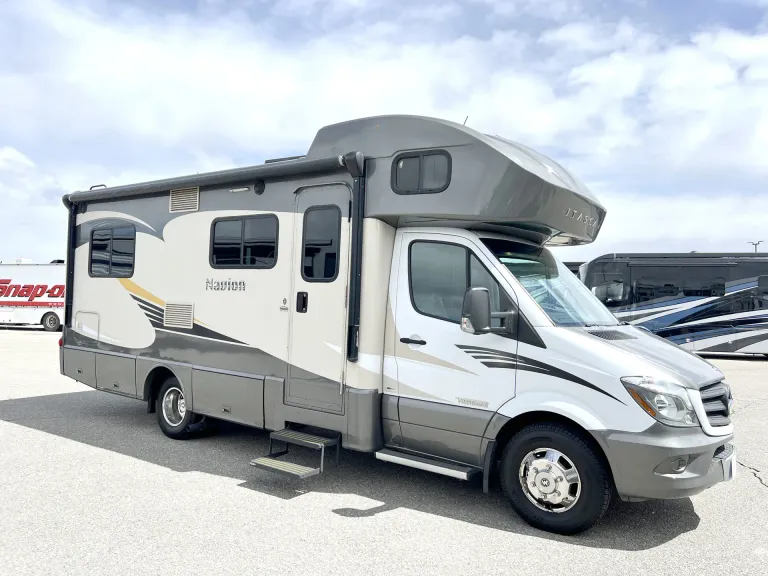 2015 Winnebago Navion 24V
