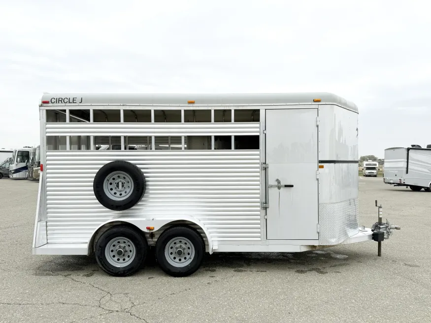 2006 Circle J Stock | Photo 2 of 12