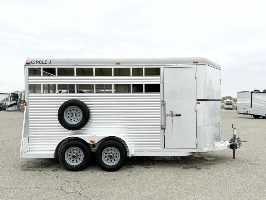 2006 Circle J Stock | Photo 2 of 12