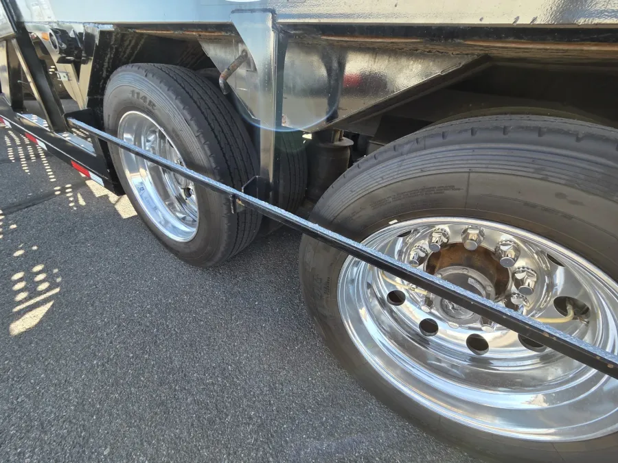 2022 Peterbilt 389 | Photo 23 of 40