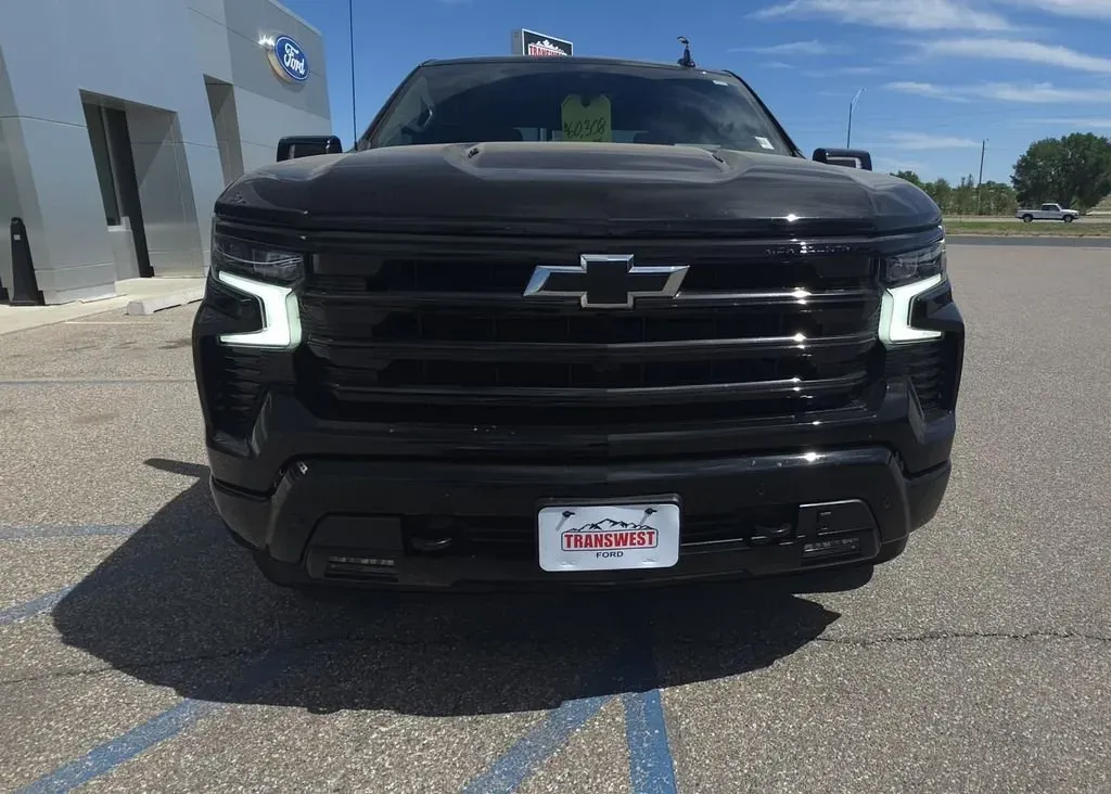 2025 Chevrolet Silverado 1500 | Photo 4 of 35
