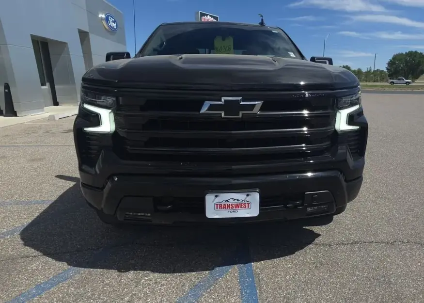 2025 Chevrolet Silverado 1500 | Photo 4 of 35