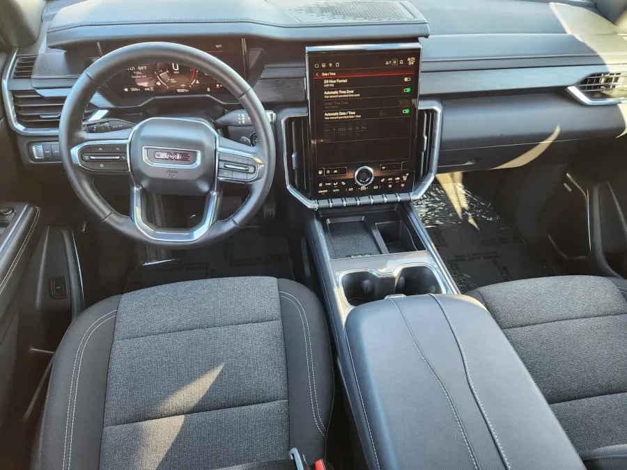 2025 GMC Acadia AWD Elevation | Photo 13 of 29