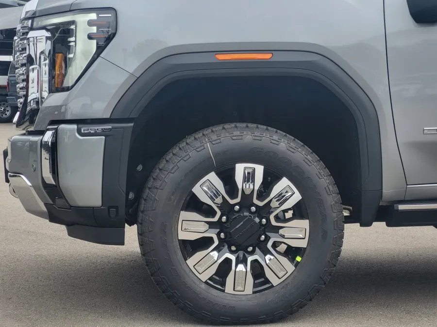 2026 GMC Sierra 2500HD Denali | Photo 8 of 25