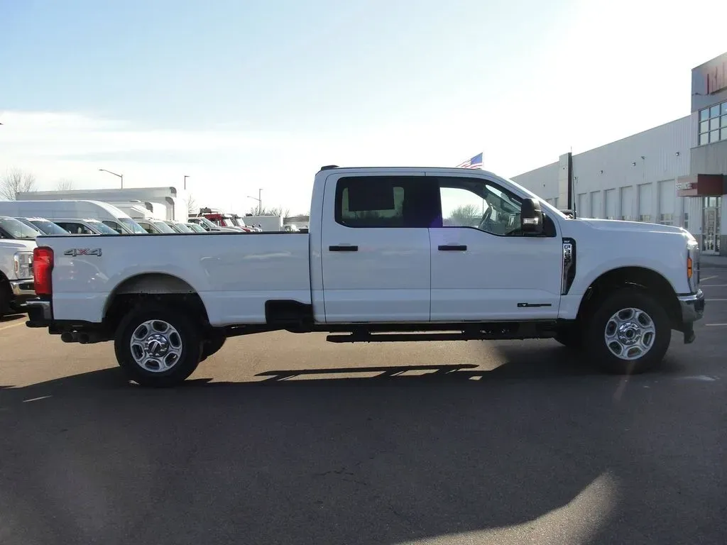 2026 Ford Super Duty F-350 XLT | Photo 5 of 12