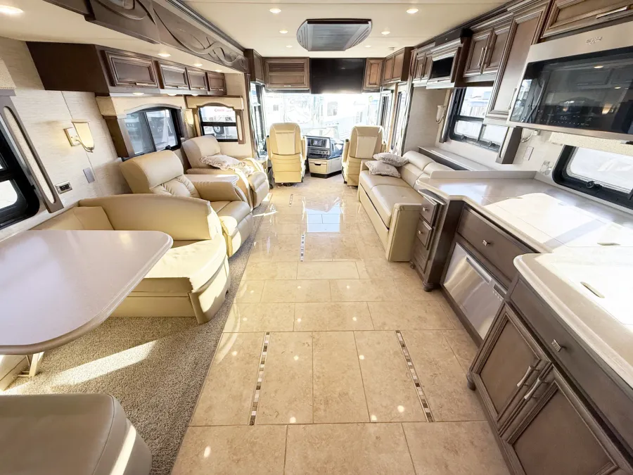 2019 Newmar Ventana 4037 | Photo 5 of 31