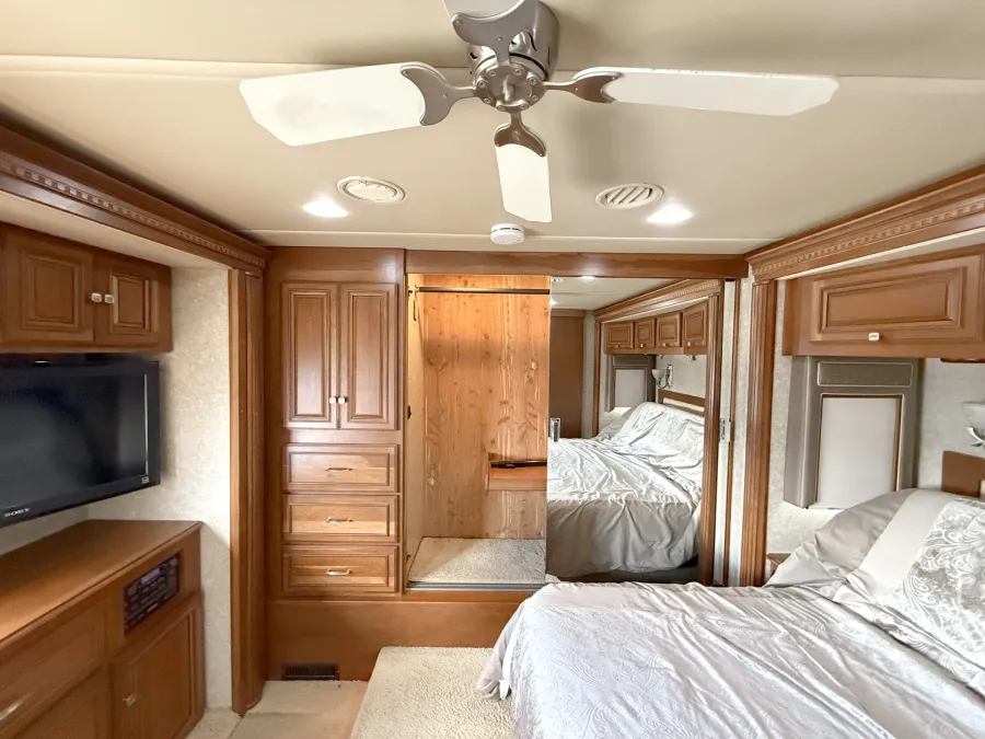 2010 Itasca Ellipse 42AD | Photo 16 of 29