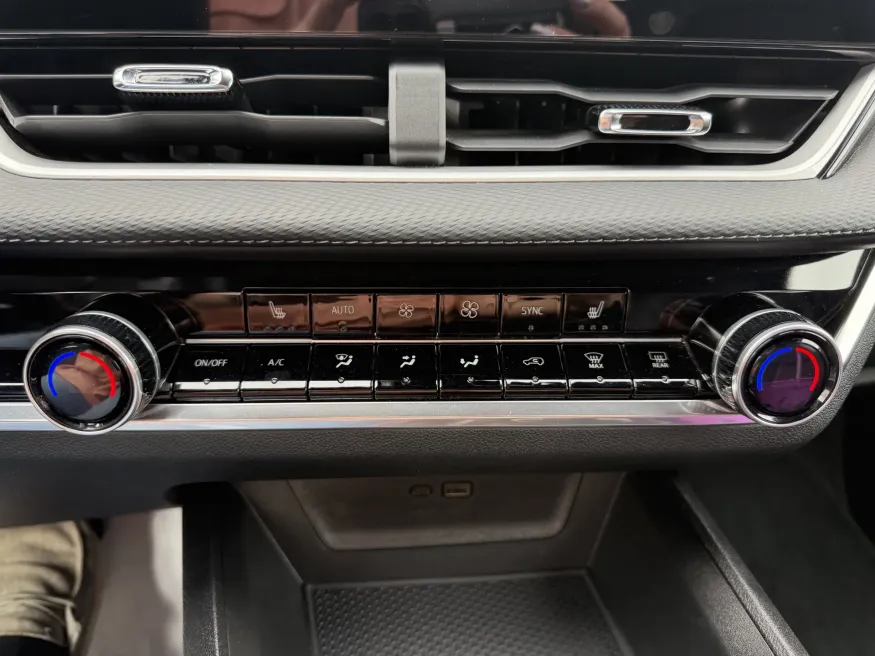 2025 Chevrolet Equinox AWD LT | Photo 16 of 18