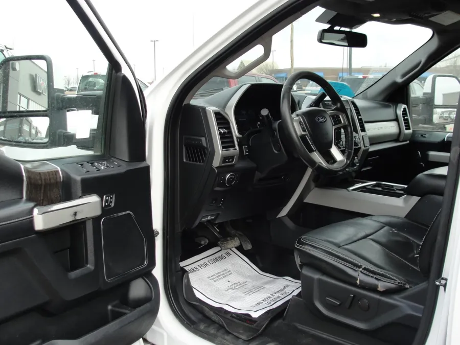 2020 Ford Super Duty F-350 Lariat | Photo 29 of 38