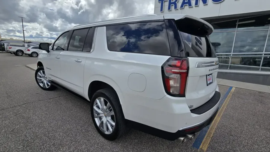 2021 Chevrolet Suburban | Photo 8 of 37