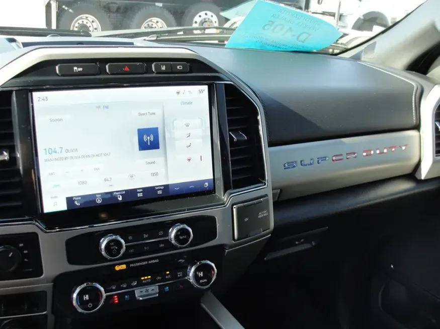 2022 Ford Super Duty F-350 Lariat | Photo 11 of 13