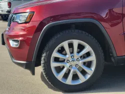 2017 Jeep Grand Cherokee Limited | Thumbnail Photo 8 of 32