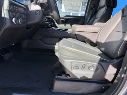 2026 Chevrolet Suburban Premier | Thumbnail Photo 18 of 26