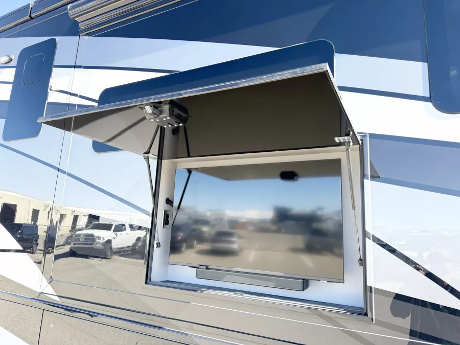 2026 Newmar Essex 4551 | Photo 27 of 33