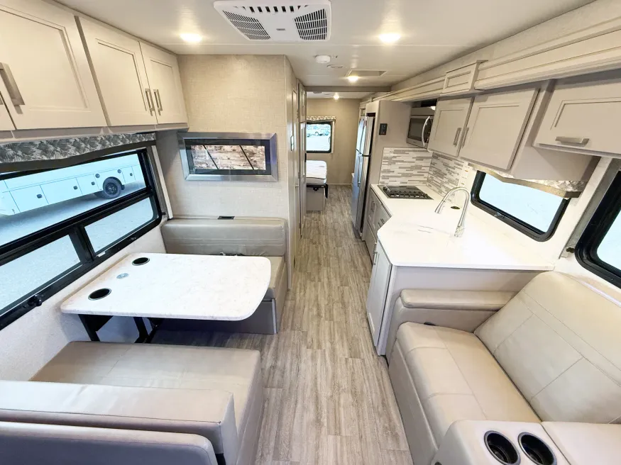 2023 Thor Magnitude SV34 | Photo 3 of 26