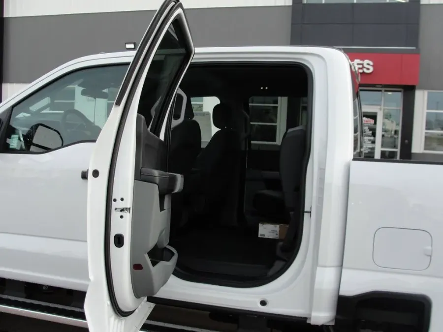 2026 Ford Super Duty F-350 XLT | Photo 13 of 16