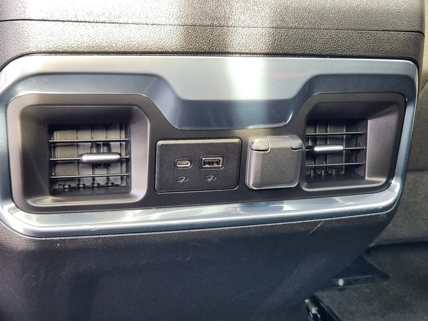 2022 GMC Sierra 2500HD AT4 | Photo 17 of 20