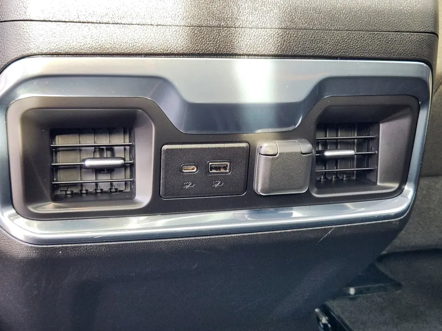 2022 GMC Sierra 2500HD AT4 | Photo 17 of 20